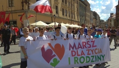 Coraz liczniejsi! Marsz Dla Życia i Rodziny przeszedł ulicami Krakowa